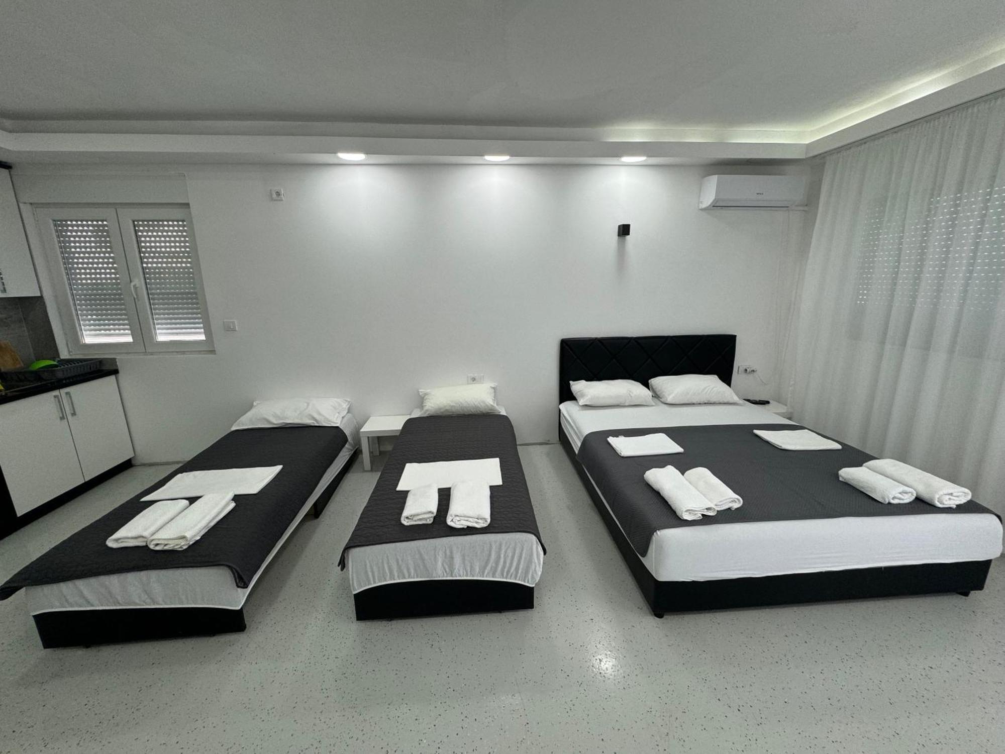 Apartmani Milic โกตอร์ ภายนอก รูปภาพ